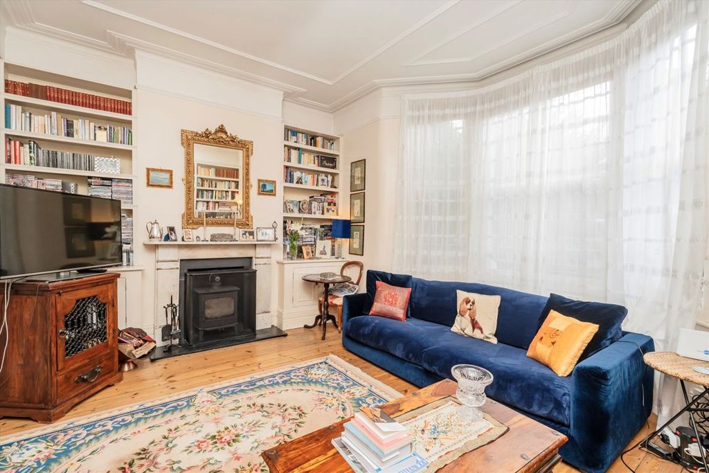 Property photo 2 of 11