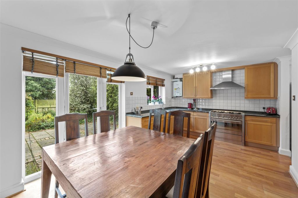 Property photo 3 of 17 18, Southridge Place,2.Jpg