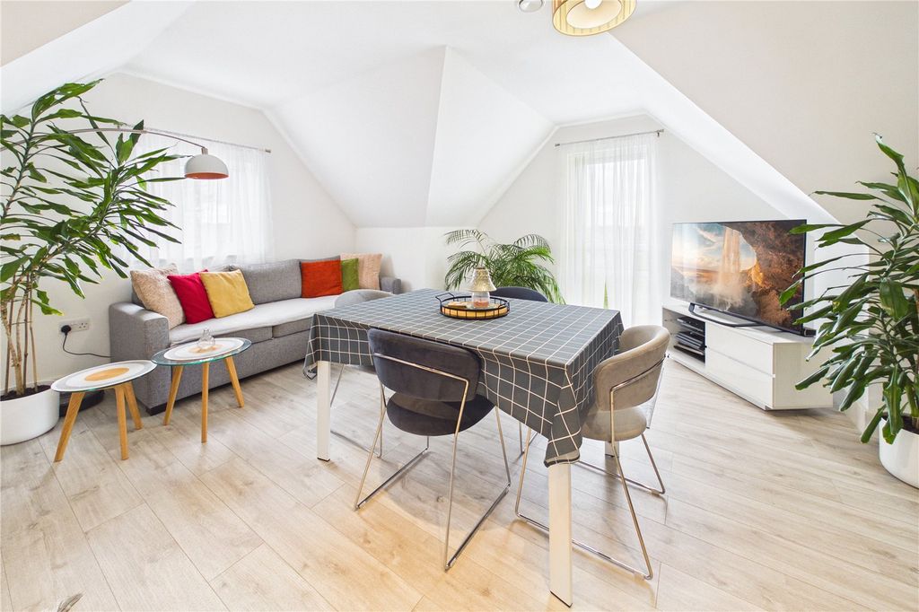 Property photo 2 of 12 Living/ Dining Room