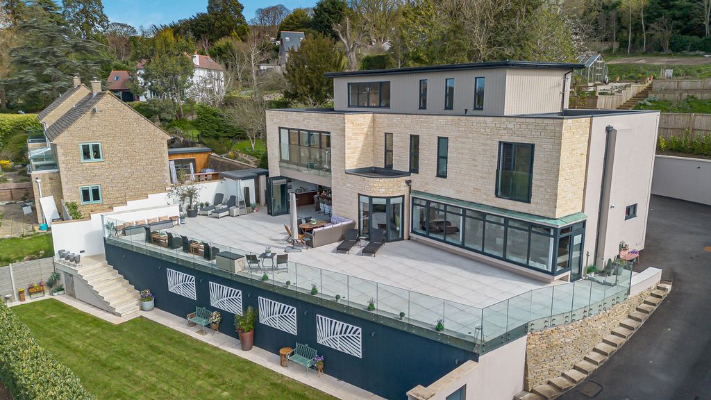 Property photo 3 of 47 Front