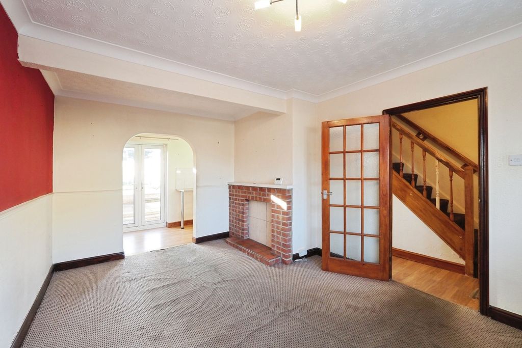 Property photo 2 of 19 Lounge