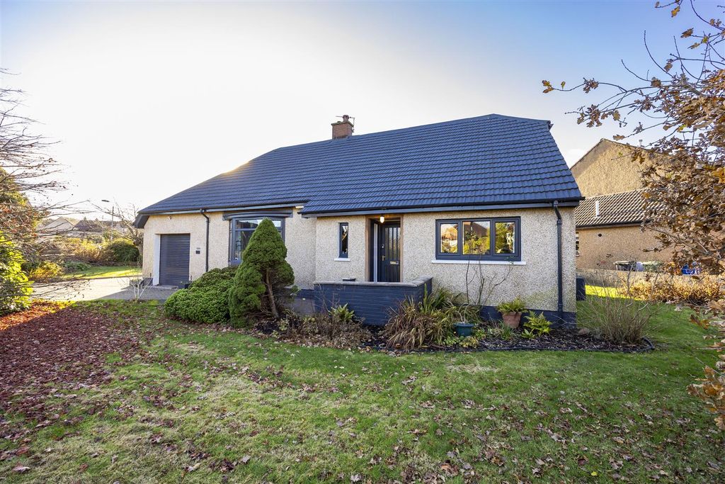 Property photo 1 of 36 2_Sycamore_Ave_Lenzie_004.Jpg