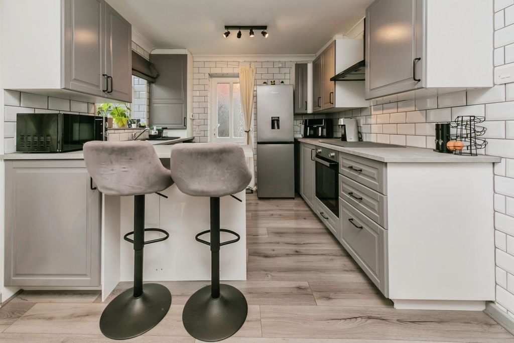 Property photo 2 of 20 Pbox-Img.Jpg