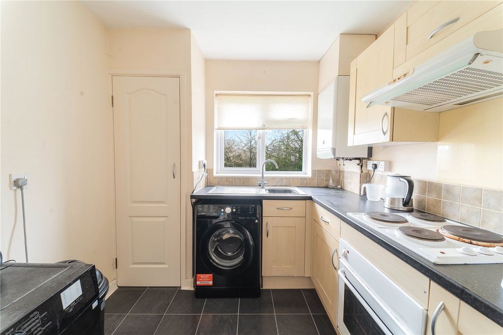 Property photo 3 of 8 Kitchen