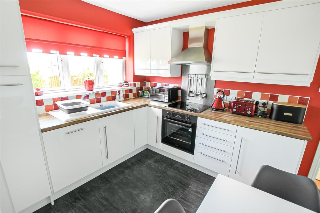 Property photo 2 of 17 Kitchen/Breakfast Room