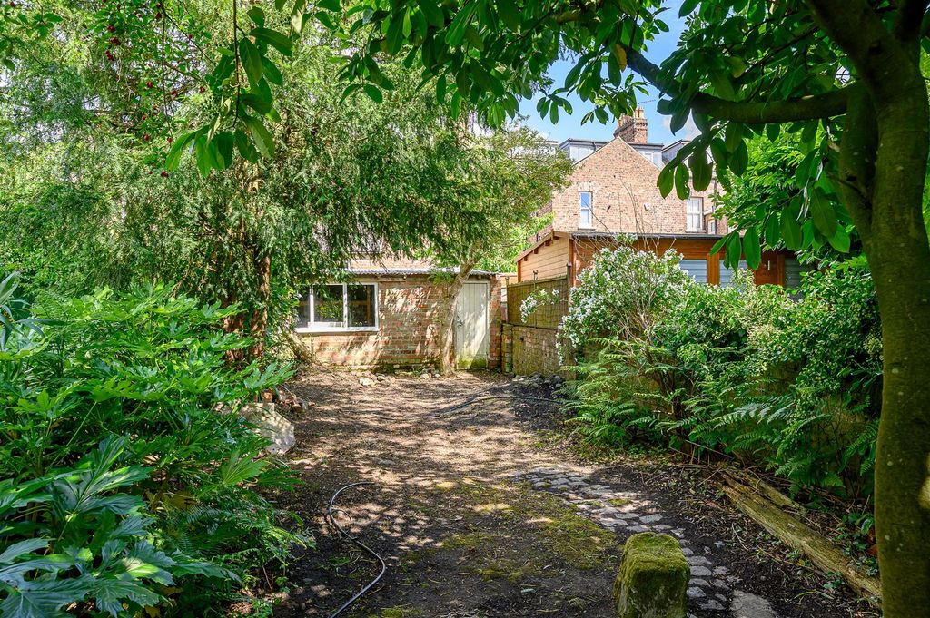 Property photo 3 of 21 Garden
