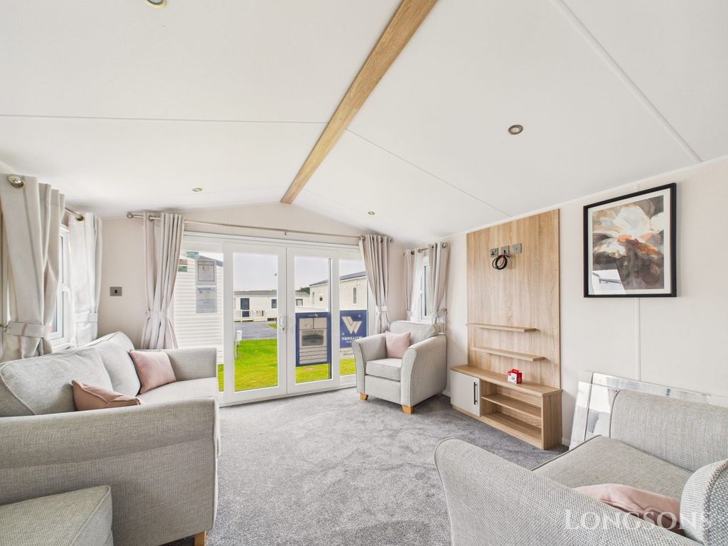 Property photo 2 of 17 Cam02173G0 Pr0327 Still051