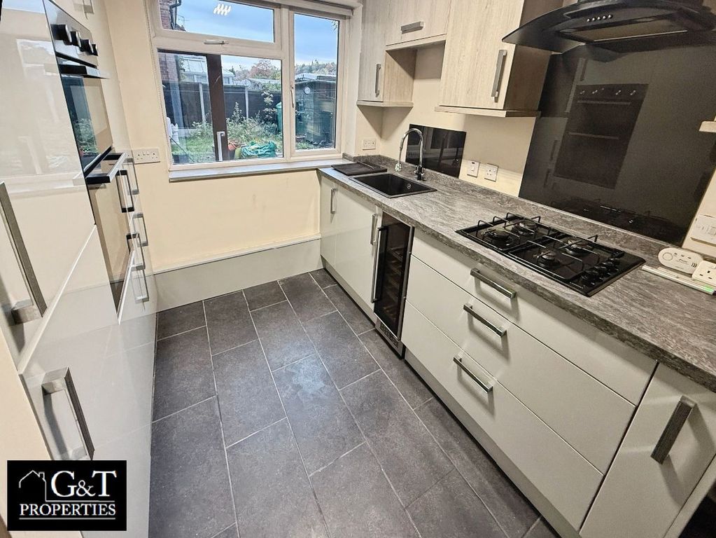 Property photo 2 of 17 Kitchen