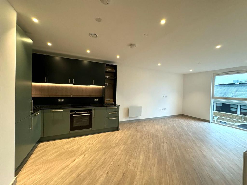 Property photo 2 of 26 Living Room Pic 5.Jpg