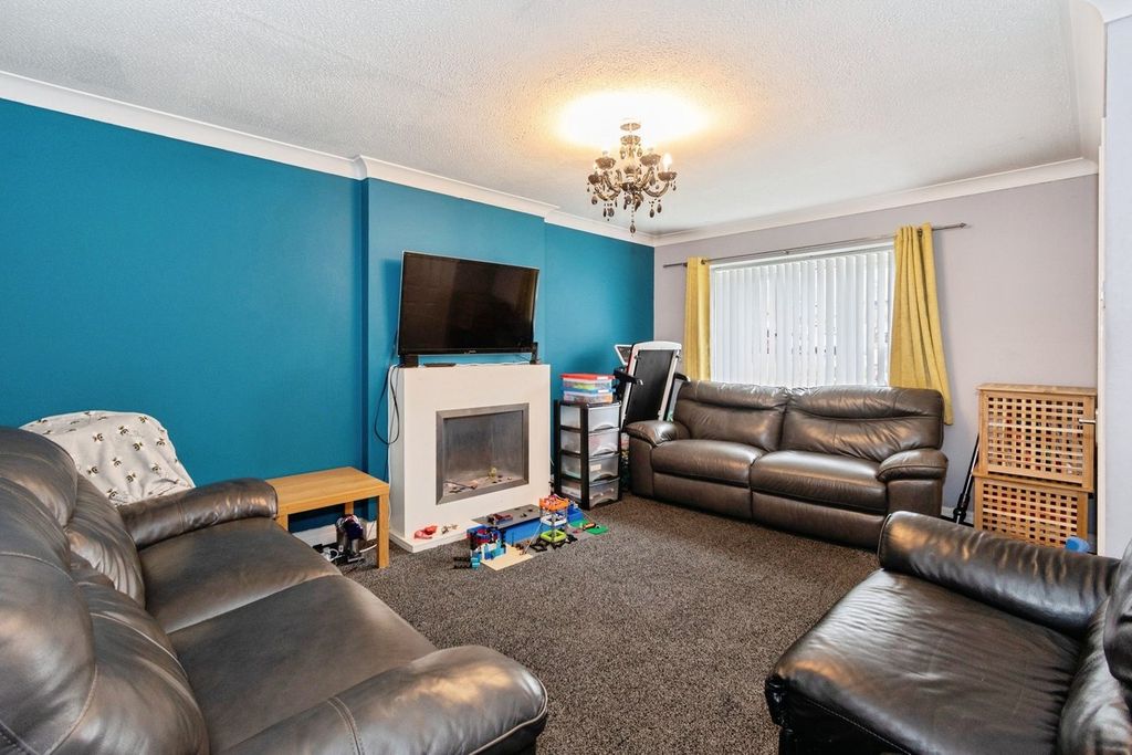 Property photo 2 of 18