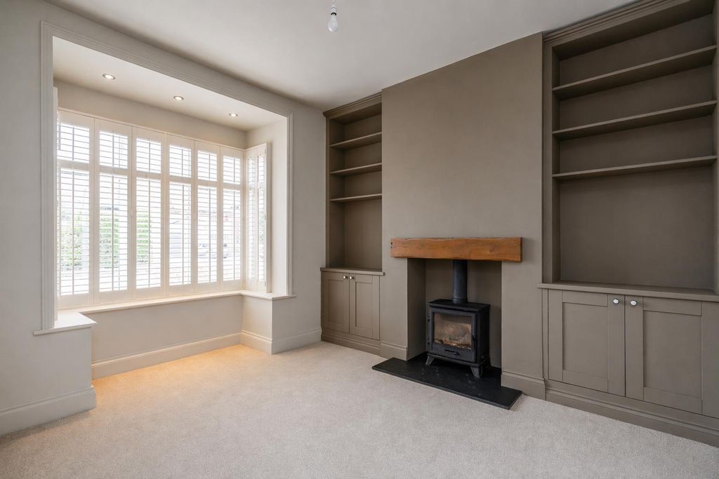 Property photo 2 of 14 Lounge.Png