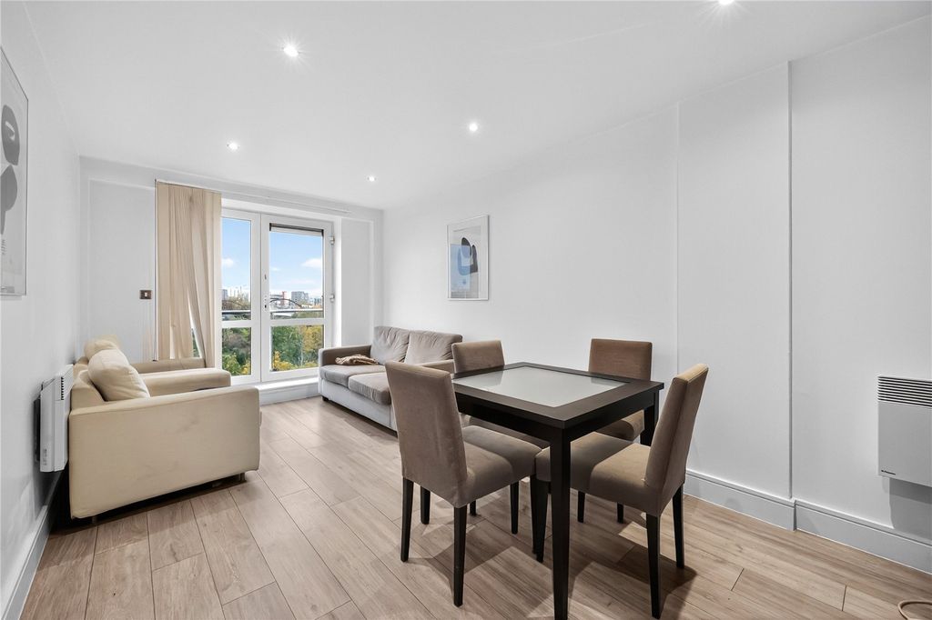 Property photo 1 of 11 Reception Room