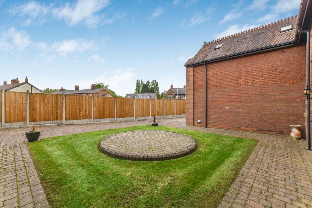 Property photo 1 of 28