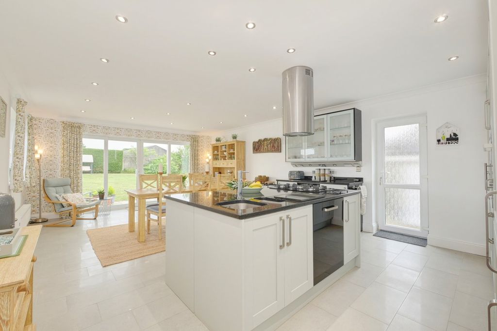 Property photo 2 of 36