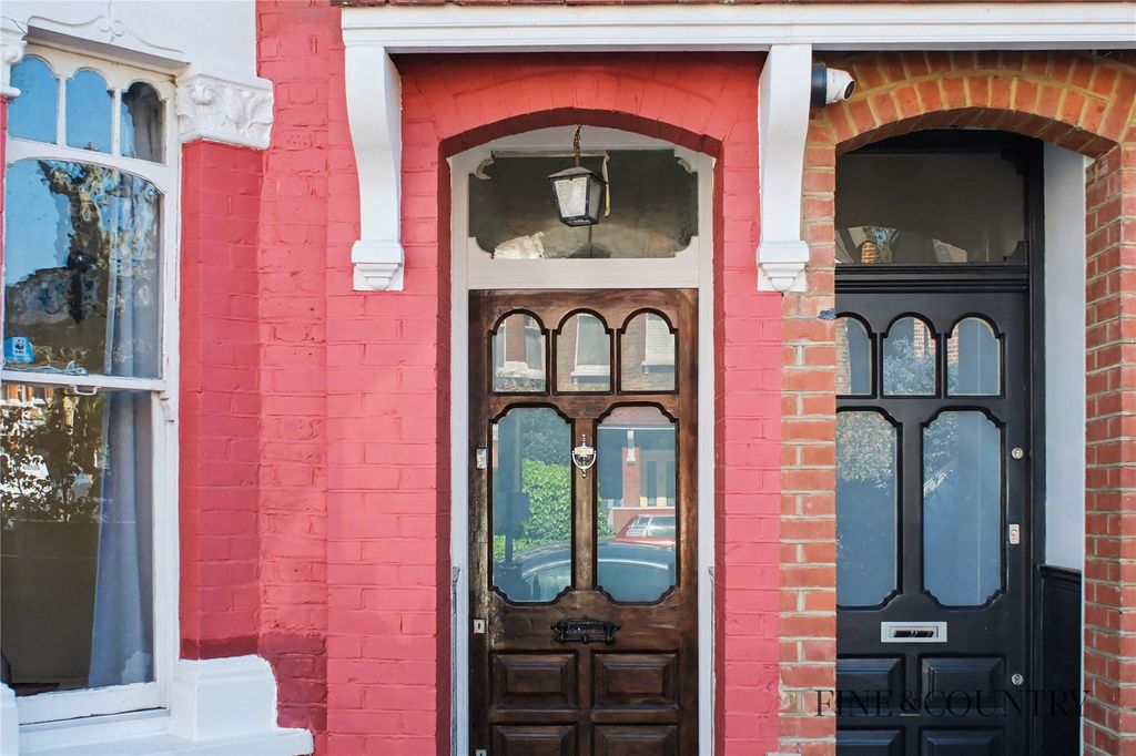 Property photo 2 of 18 Picture No. 10