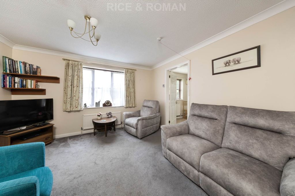 Property photo 2 of 12