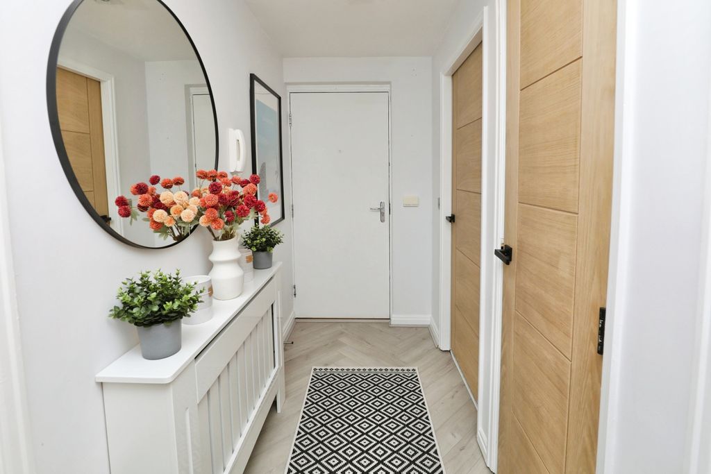 Property photo 2 of 15 Hallway