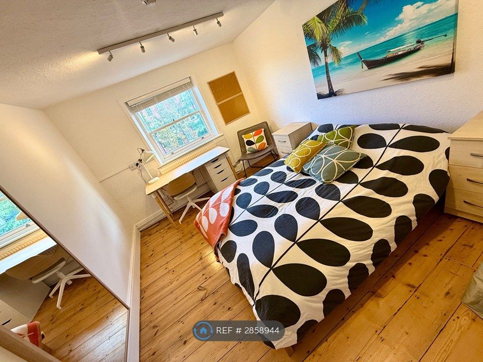 Property photo 1 of 16 Room 6 Lovely Room Overlooking Acacia Trees