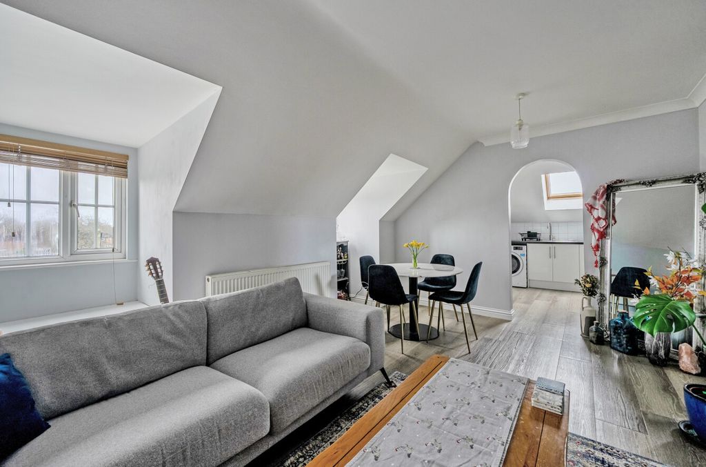 Property photo 2 of 18 1417695-8-699c371...