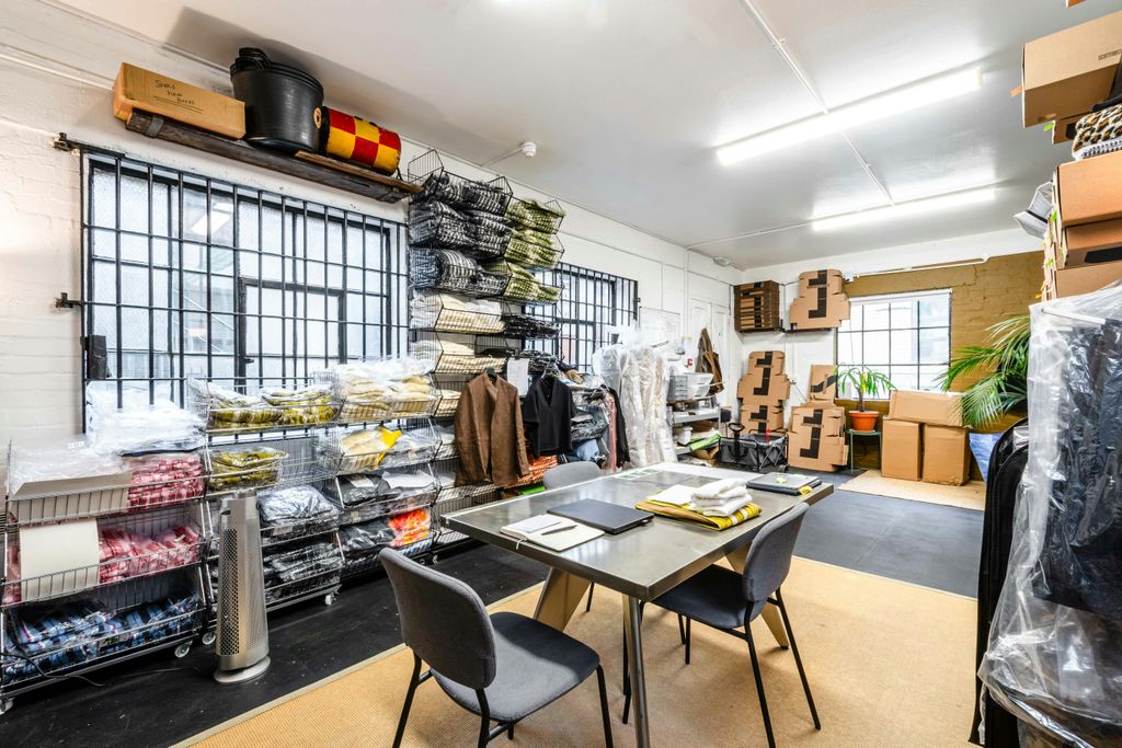 Property photo 2 of 6 Brick Ln 160G - Low Res 4.Jpg