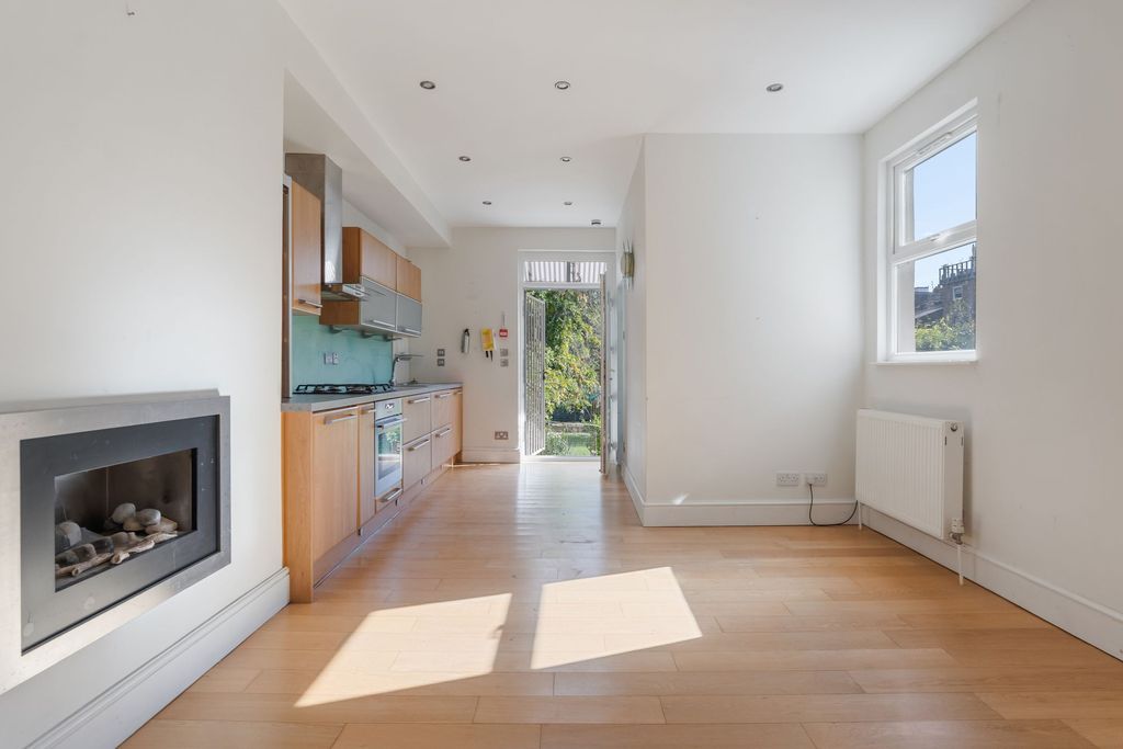 Property photo 3 of 22