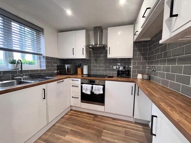 Property photo 2 of 10 Kitchen