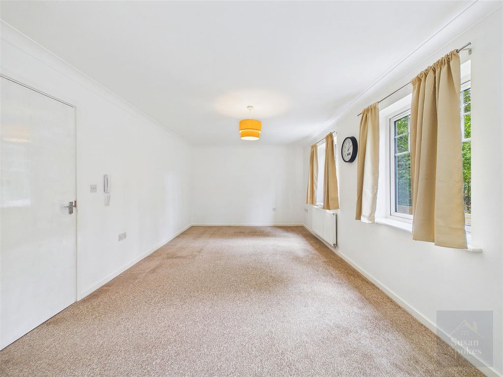 Property photo 2 of 17 Cam01858G0-Pr0295-Still003.Jpg