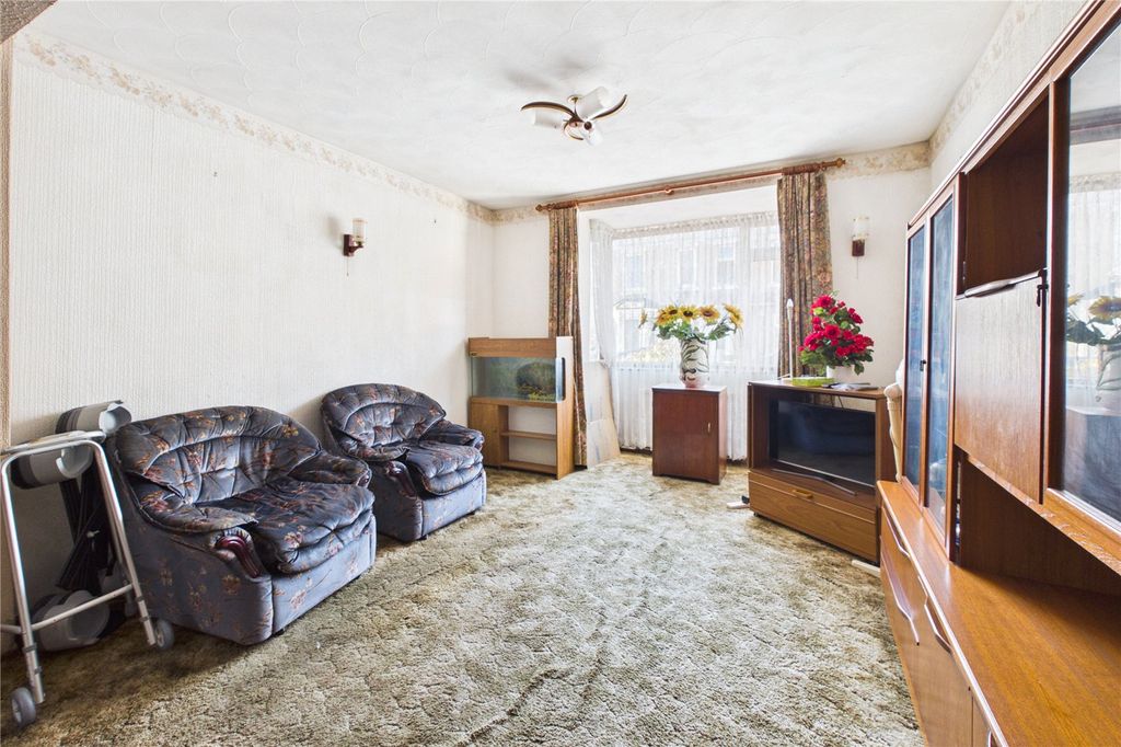 Property photo 2 of 14 Picture No. 11