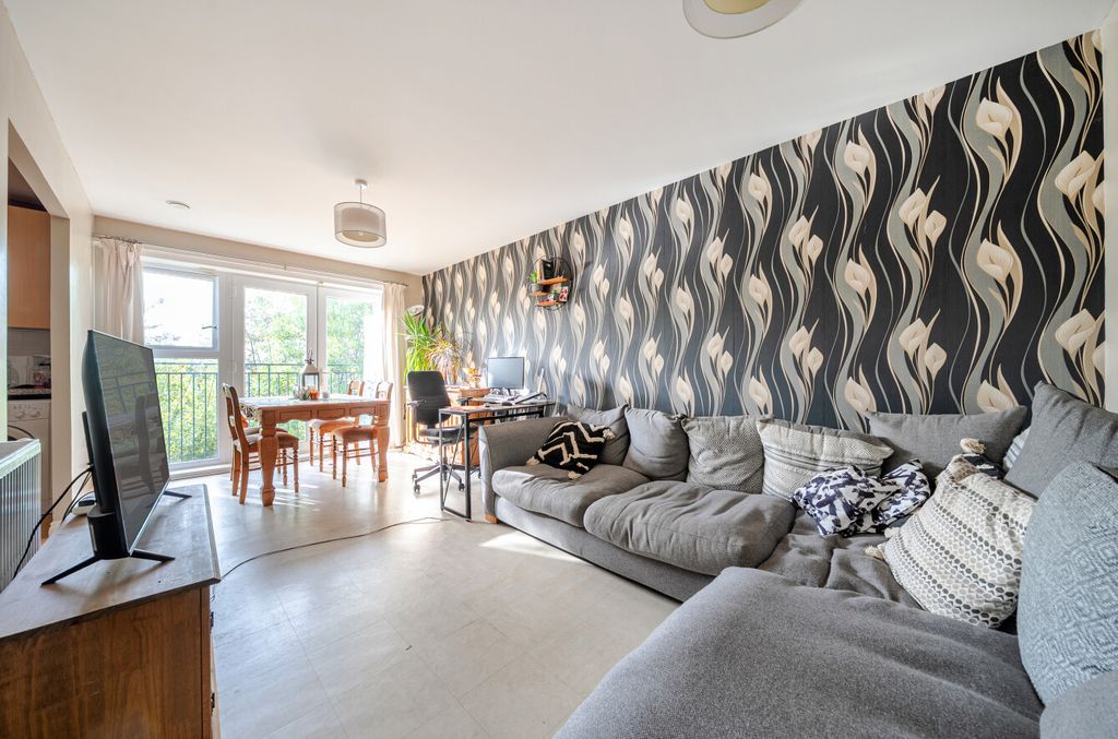 Property photo 3 of 12 1373071-28-68Ff7E...