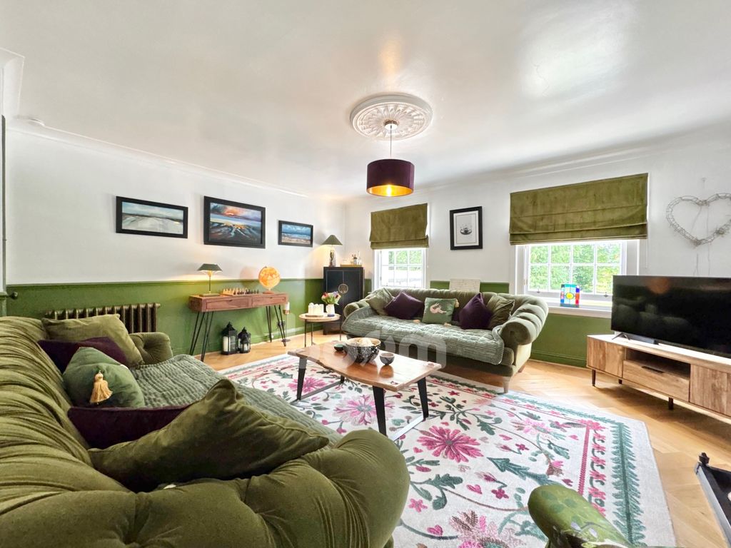 Property photo 3 of 30 Ryefield House, Dalry Lounge Pic