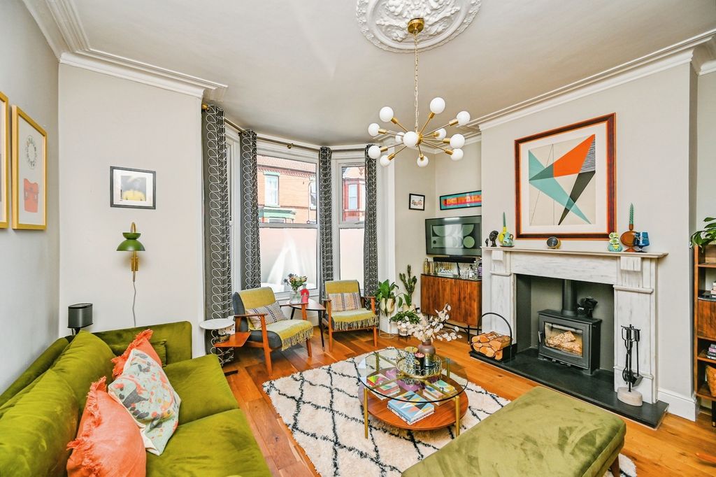 Property photo 3 of 24 Pbox-Img.Jpg