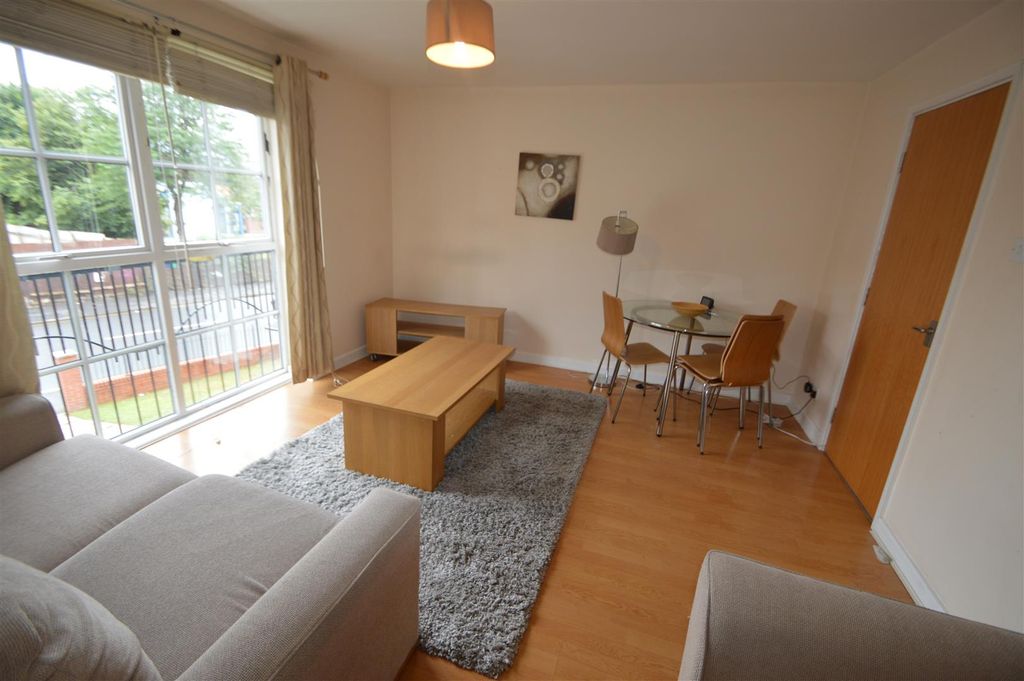 Property photo 2 of 8