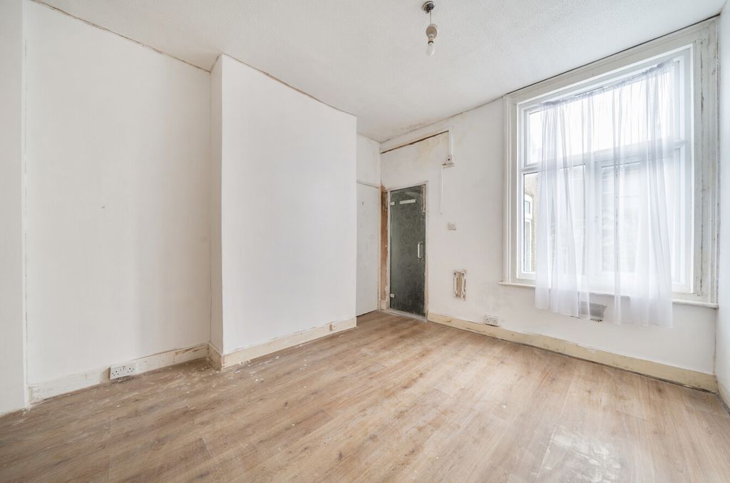 Property photo 3 of 14 3