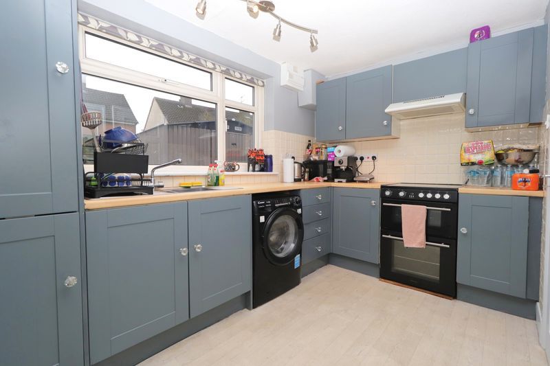 Property photo 2 of 28 Kitchen