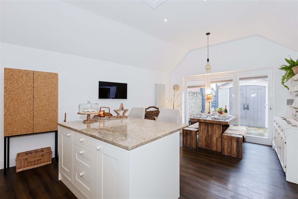 Property photo 3 of 25 Heene Rd_15.Jpg