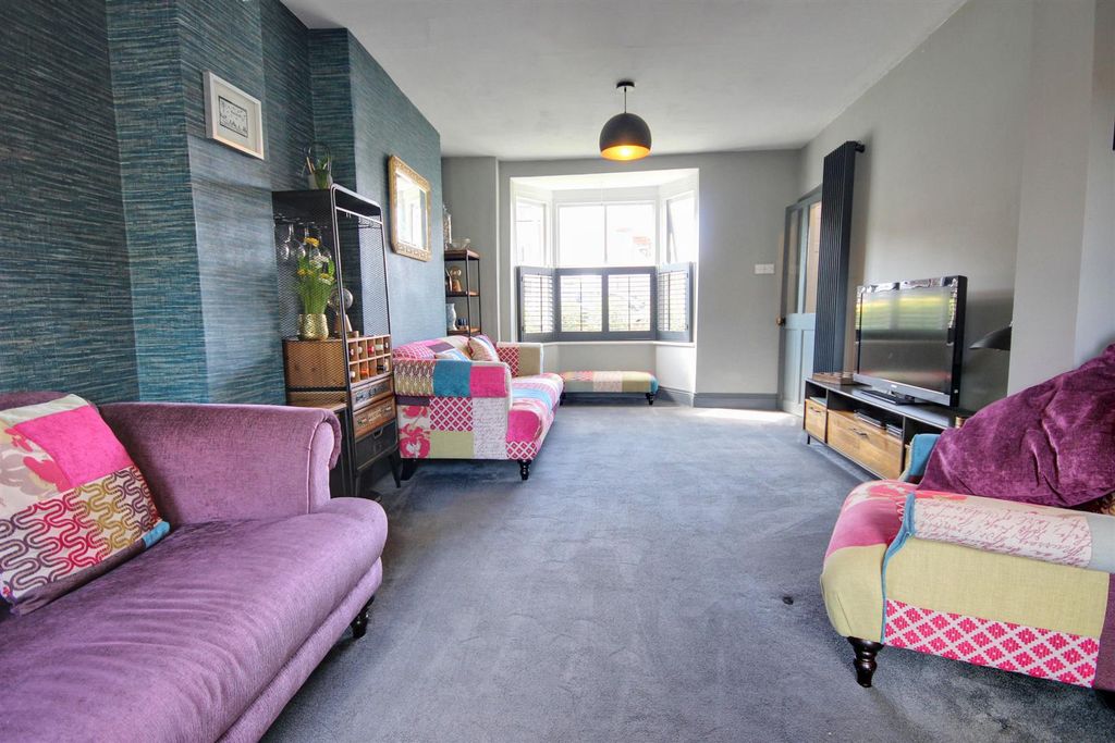 Property photo 3 of 19 Img_7642-Img_7644_Lzn.Jpg