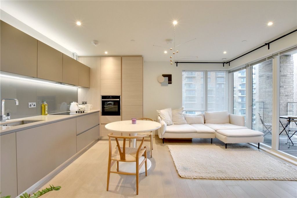 Property photo 2 of 21 Kitchen/Reception