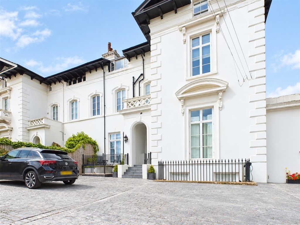 Property photo 1 of 21 Fac8347c-B1cc-40B9-9642-9c57A07dcc65.Png