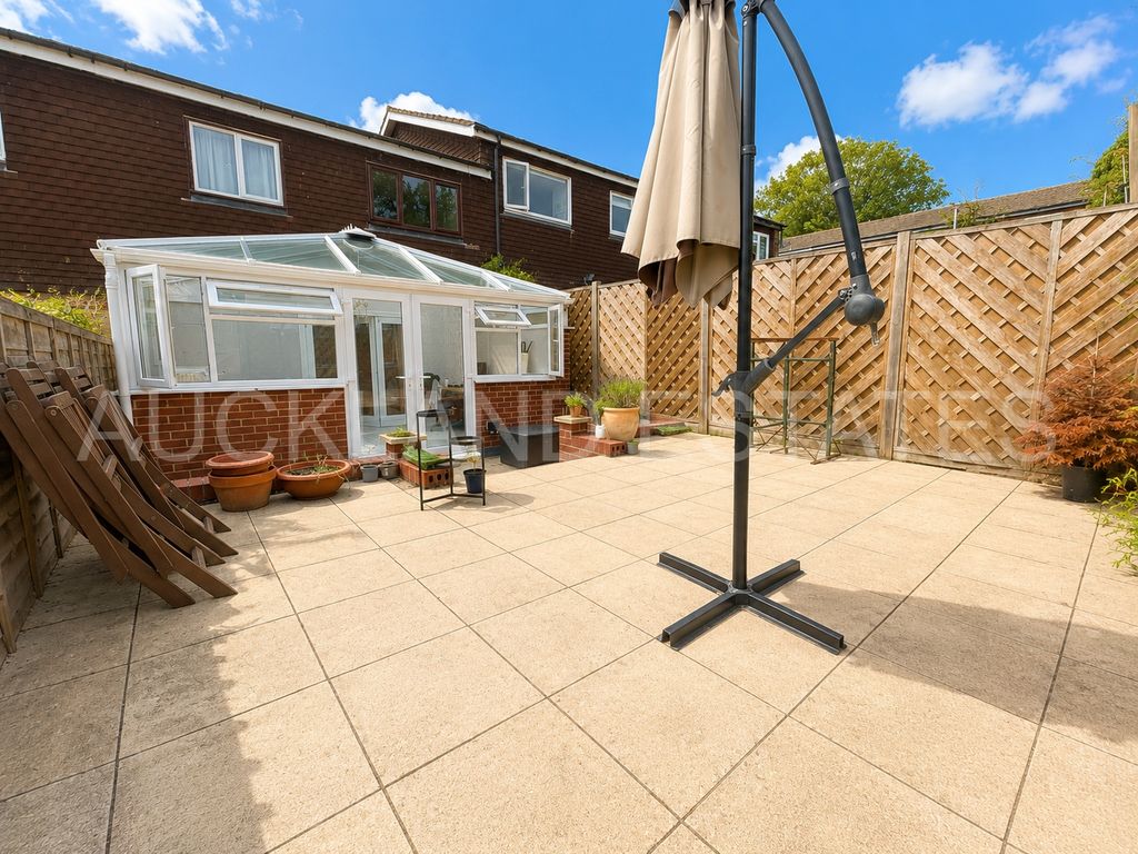 Property photo 2 of 19 Image00002