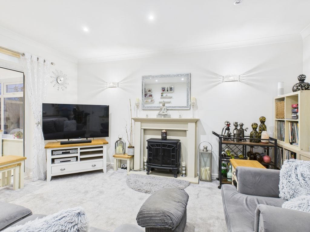 Property photo 3 of 28 Cam03729G0-Pr0219-Still014