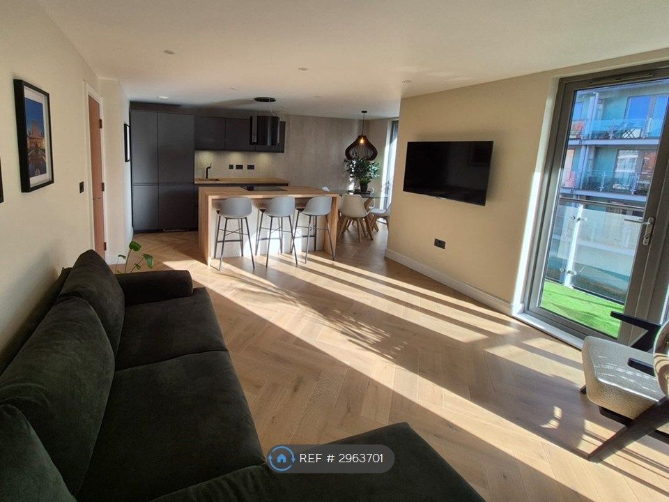 Property photo 1 of 9 Living Space
