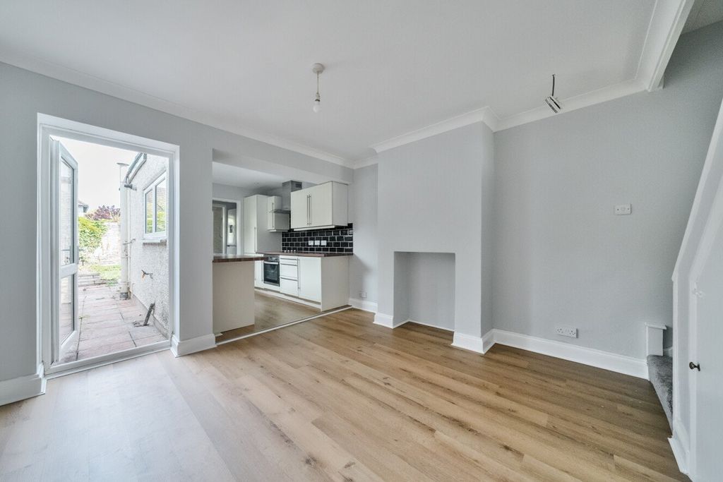 Property photo 2 of 10 Picture No. 12