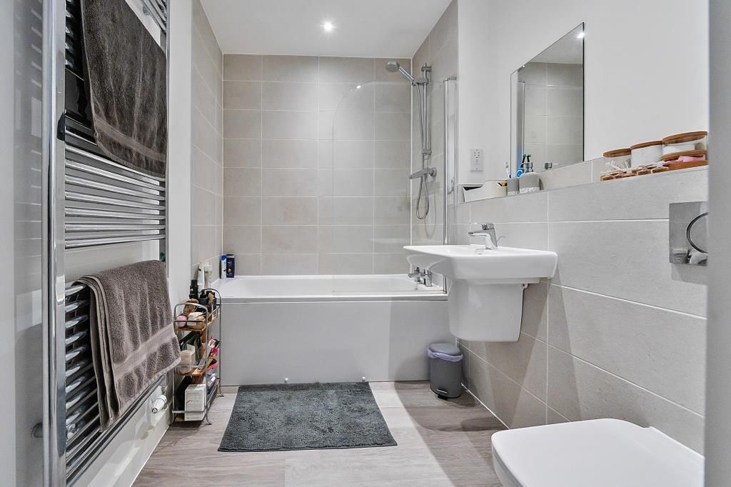 Property photo 3 of 20 Bathroom
