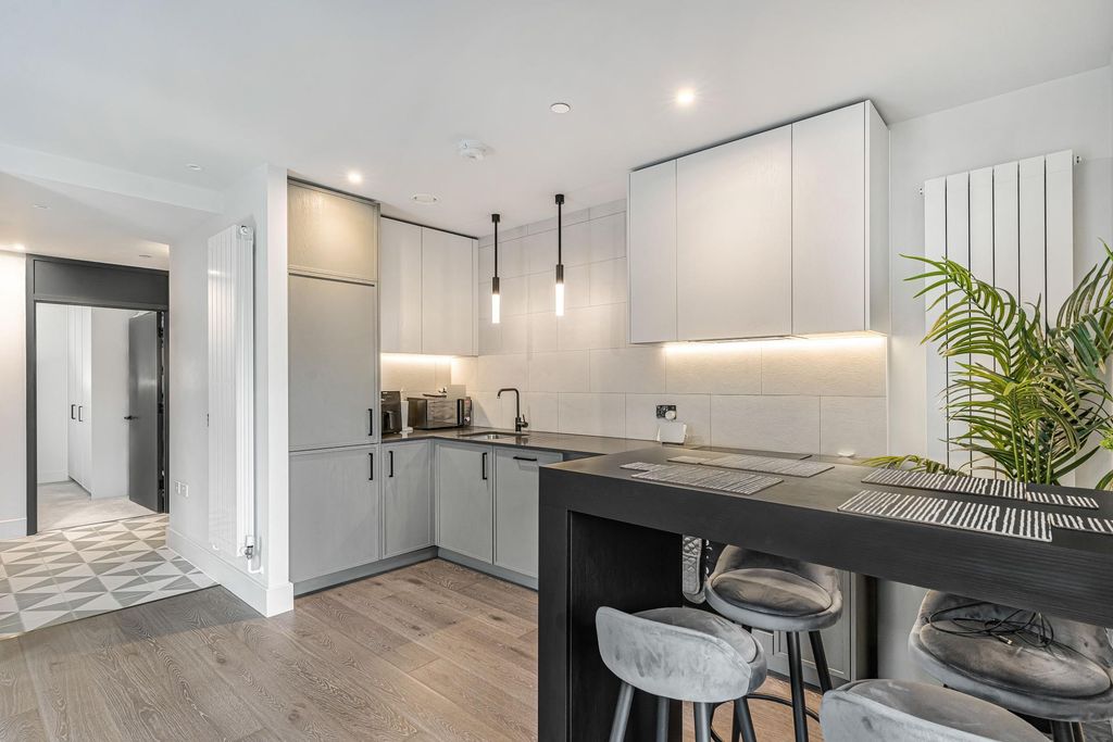 Property photo 2 of 19 Photo 1