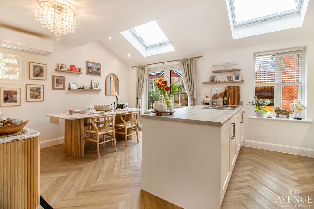 Property photo 2 of 28 4826933