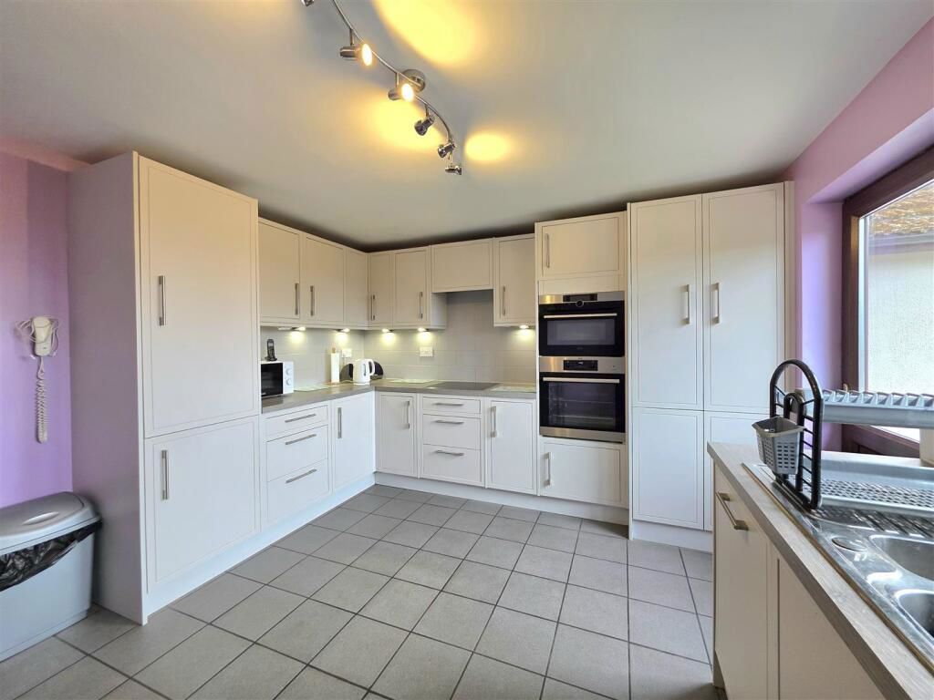 Property photo 2 of 33