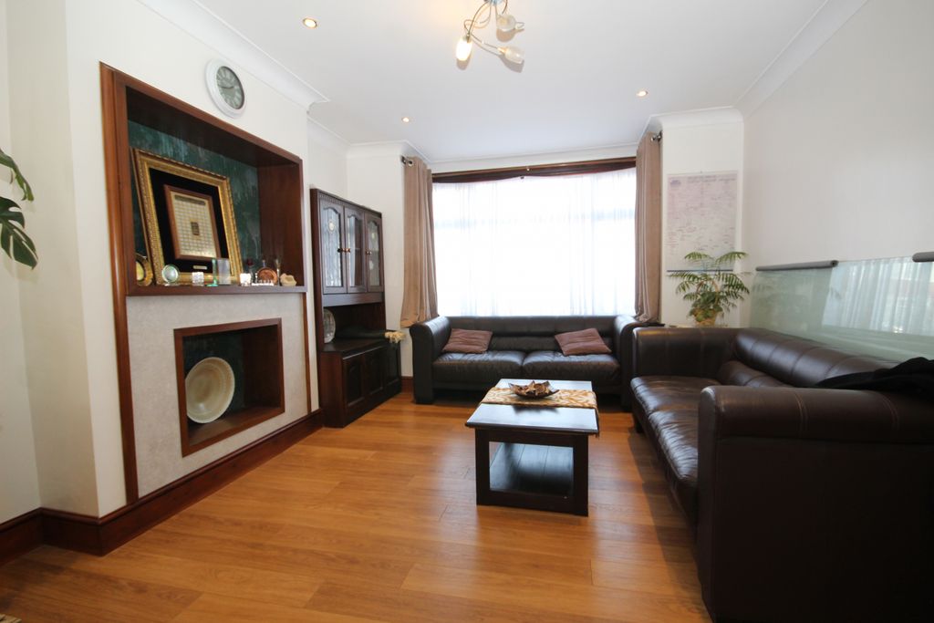 Property photo 3 of 17 Gallery
