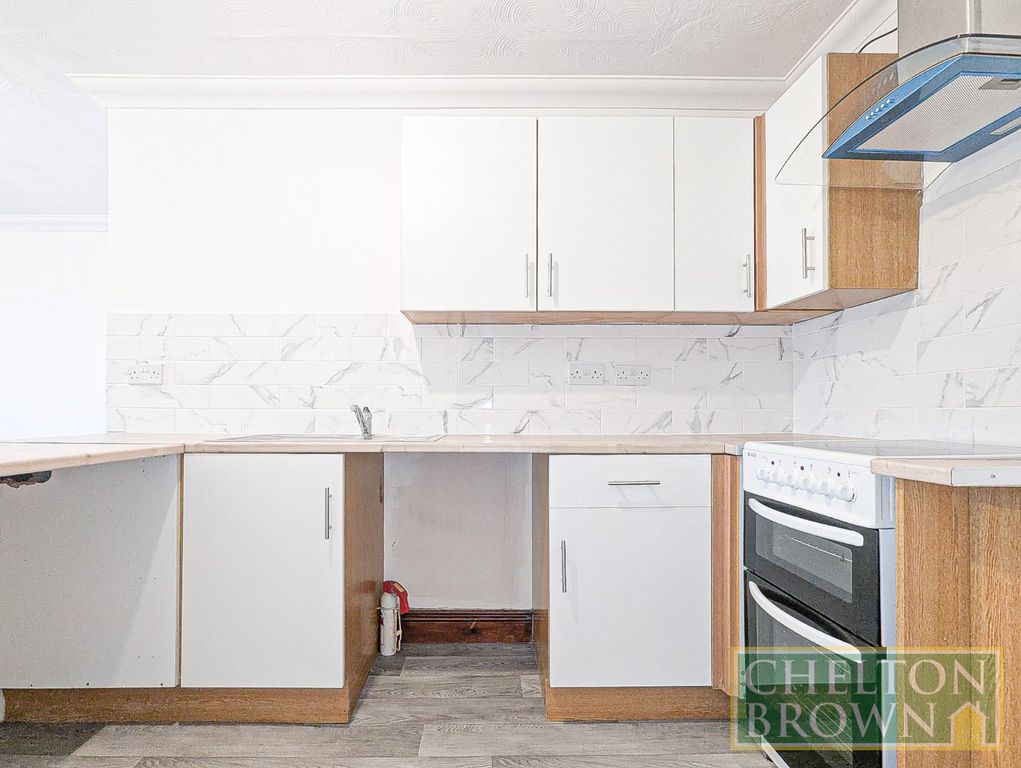 Property photo 2 of 12 Kitchen