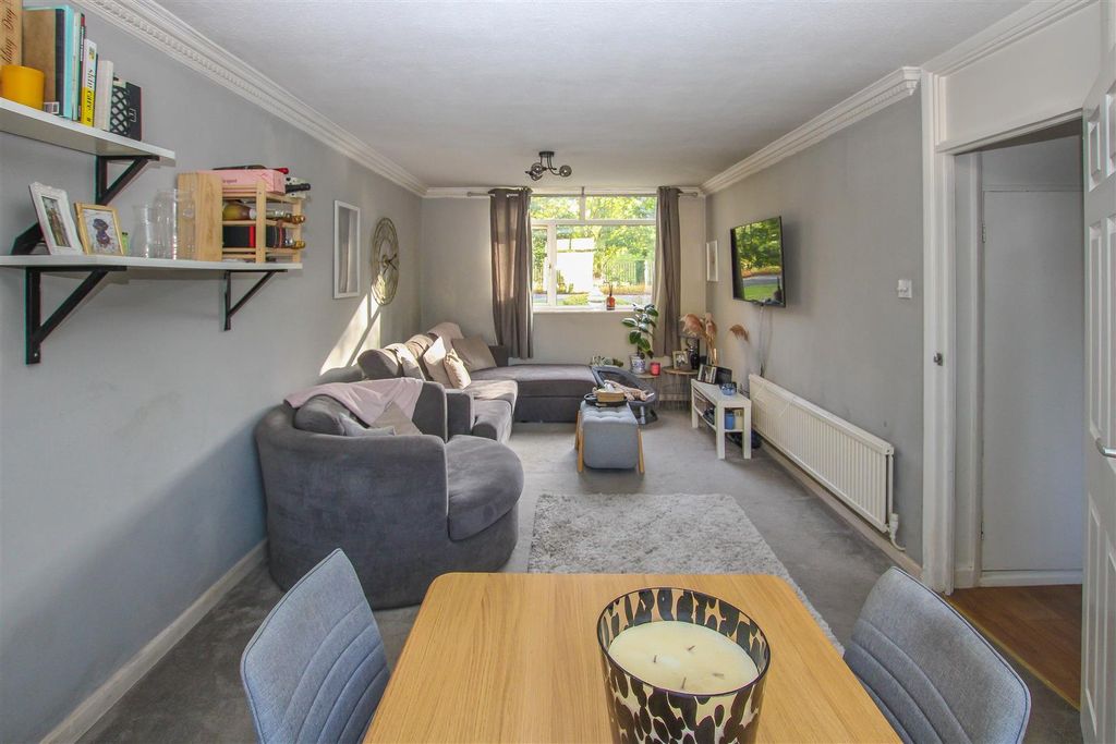 Property photo 2 of 8 5.Jpg