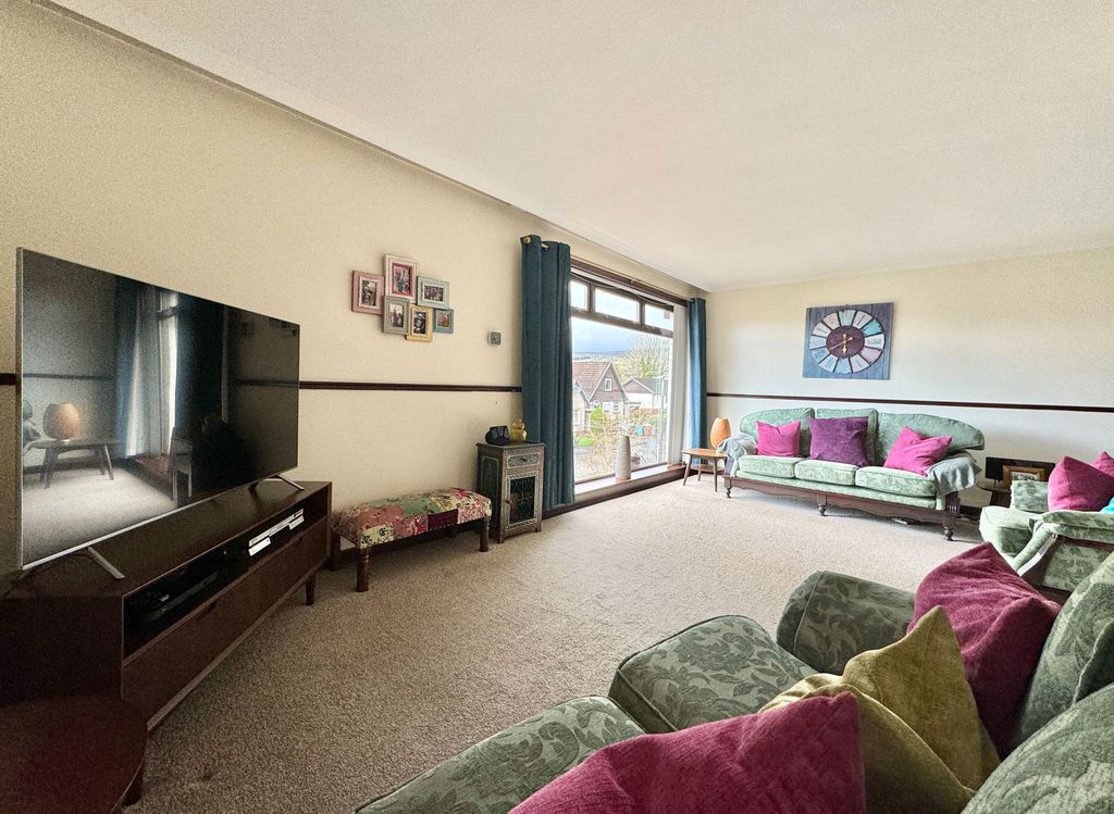 Property photo 2 of 32